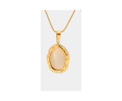 5 Elegant Features of 18K Gold White Opal Necklace